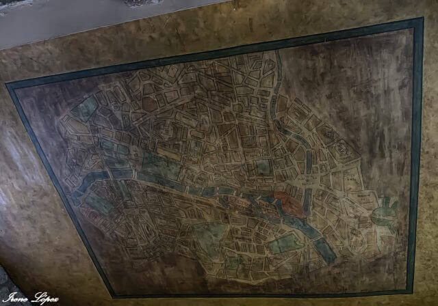 Mapa oculto en la Rambla de Girona